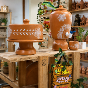 Conjunto Artesanal Afeto à Mesa - Boleira, Moringa e Copo